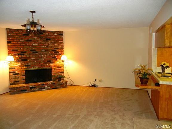 5th image of 684 E Rowland St