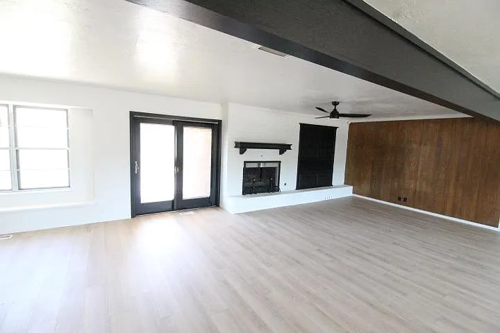 4 bed, 1978 sqft, $1,995 — Photo 4