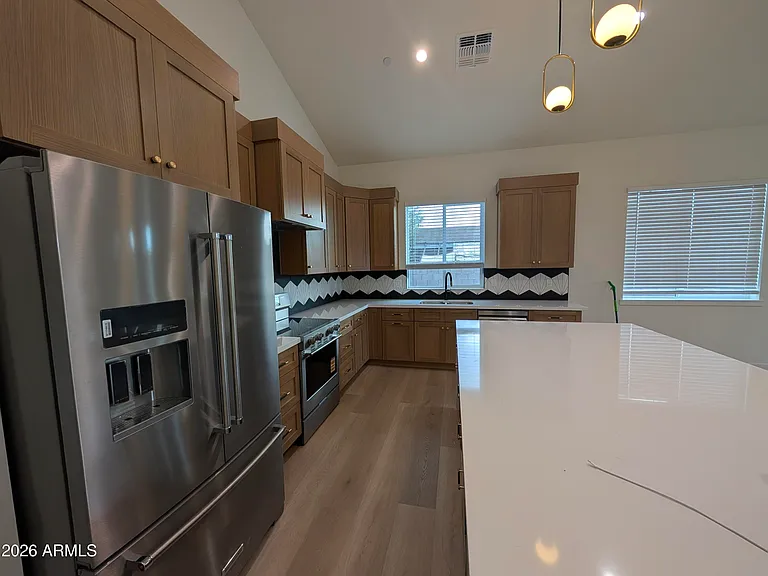 826 W 12th St — Photo 8