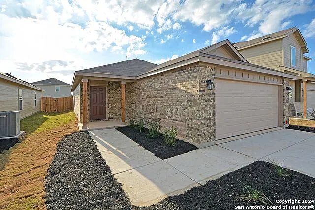 1136 Whitneyway Ln — Photo 2