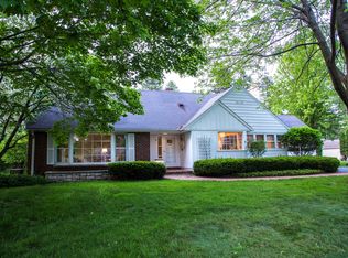 808 W Apple Tree Rd, Glendale, WI 53217