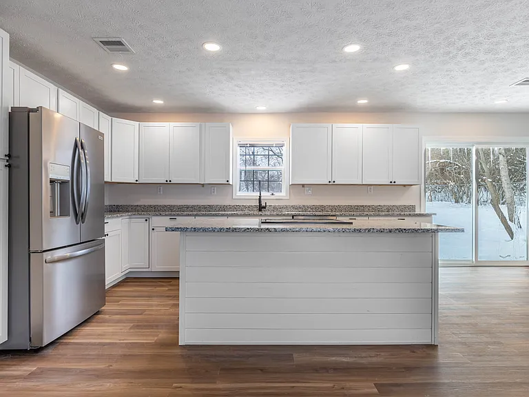 1013 Virginia Ave — Photo 5