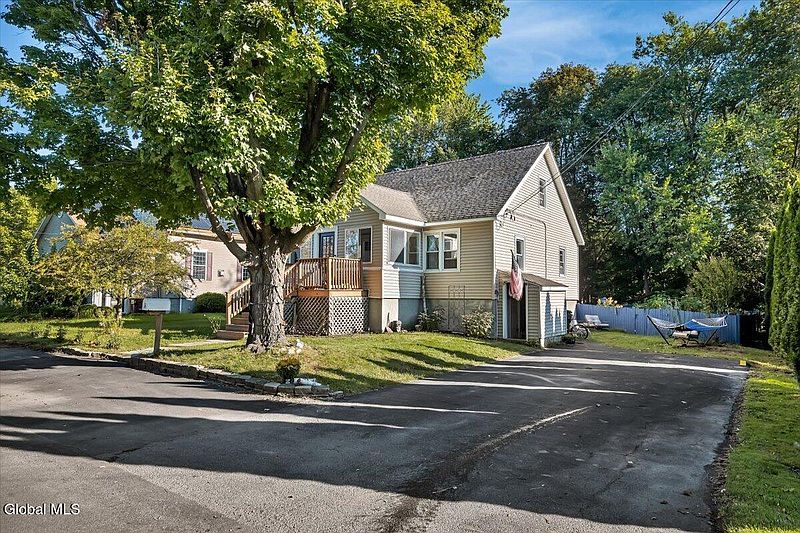2nd image of 4 Streamview Lane