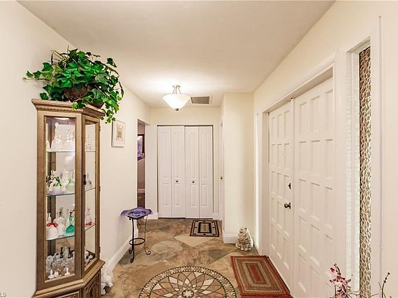 3rd image of 3812 SE 7th Ave