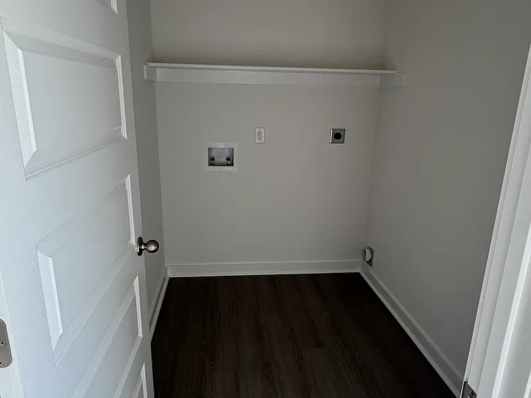 4332 Sloan Dr — Photo 8