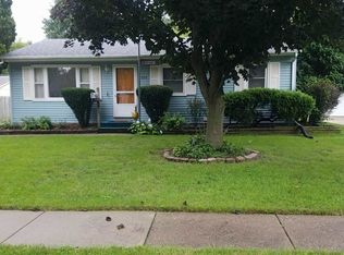 3915 W Rusholme St, Davenport, IA 52804