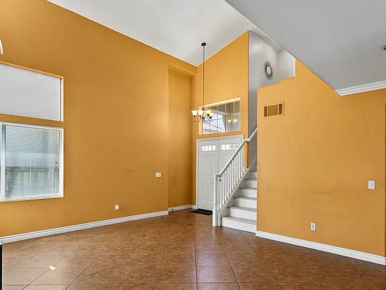 14033 Yorktown Ct — Photo 21