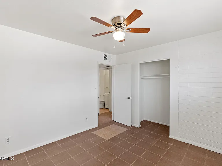 2246 W Sierra St — Photo 29