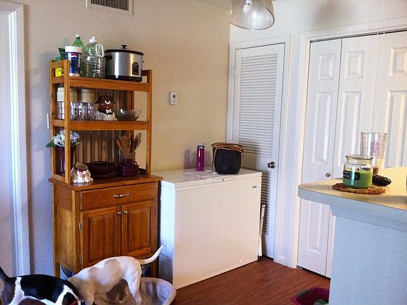 Brkfast area, room for table