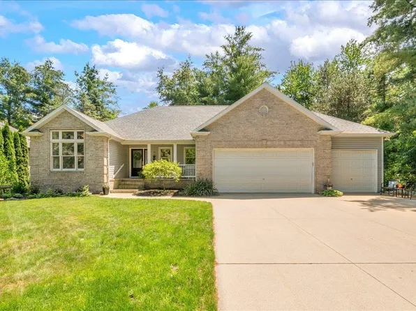 3079 Sandy Oaks Ln, Fort Gratiot, MI 48059