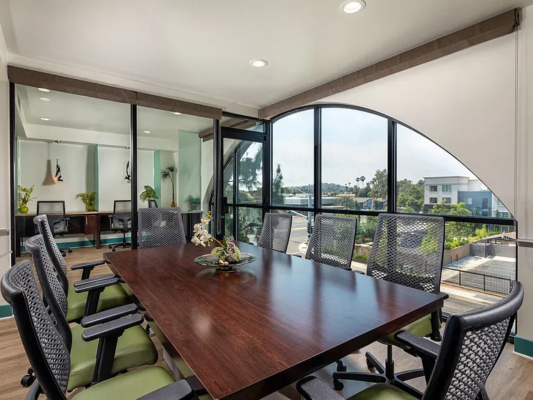 Latitude 33 — Photo 26