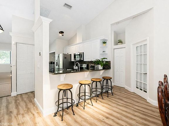 2nd image of 805 Harbour Pointe Way #805
