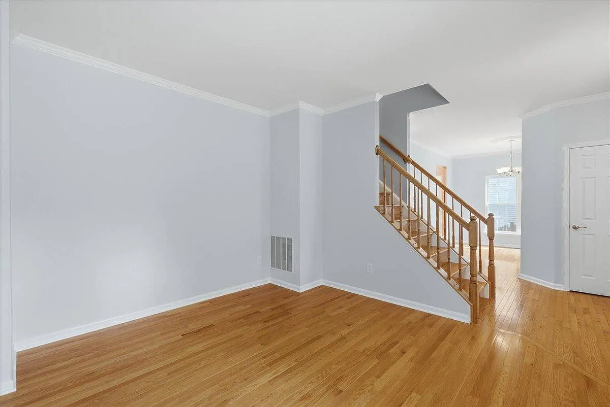 21336 Marsh Creek Dr in Ashburn, VA 20148 — Photo 4