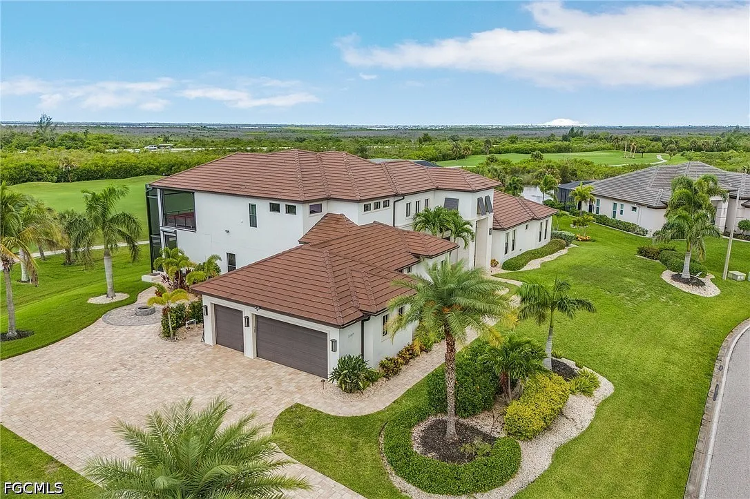 4 bed, 3.5 bath, 4123 sqft, $15,000 — Photo 3