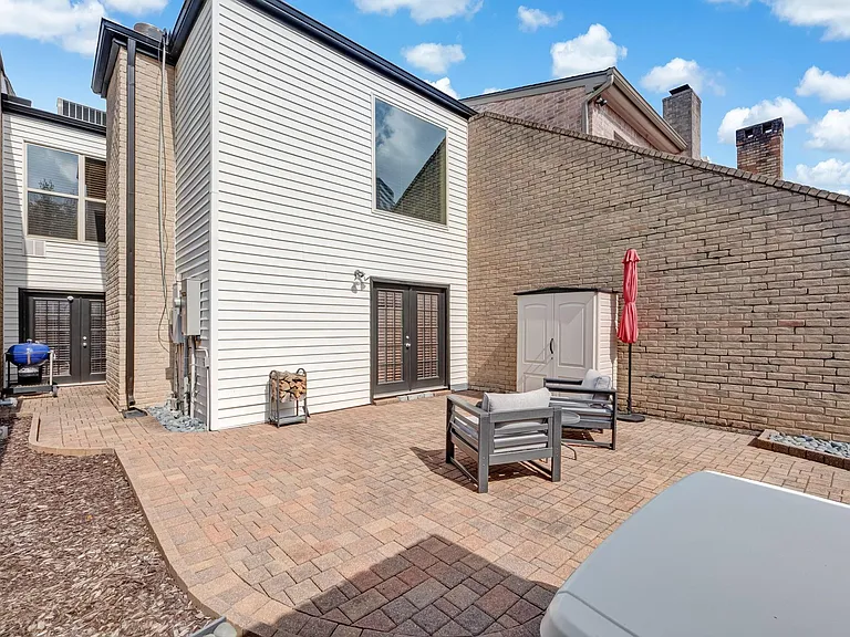 516 S Post Oak Ln #18 — Photo 17