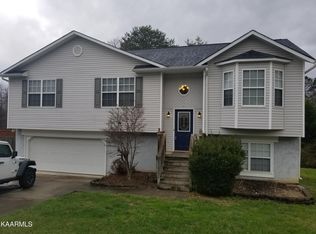 7105 Lyle Bend Ln, Knoxville, TN 37918