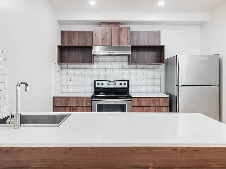379 Harman St #4E — Photo 4