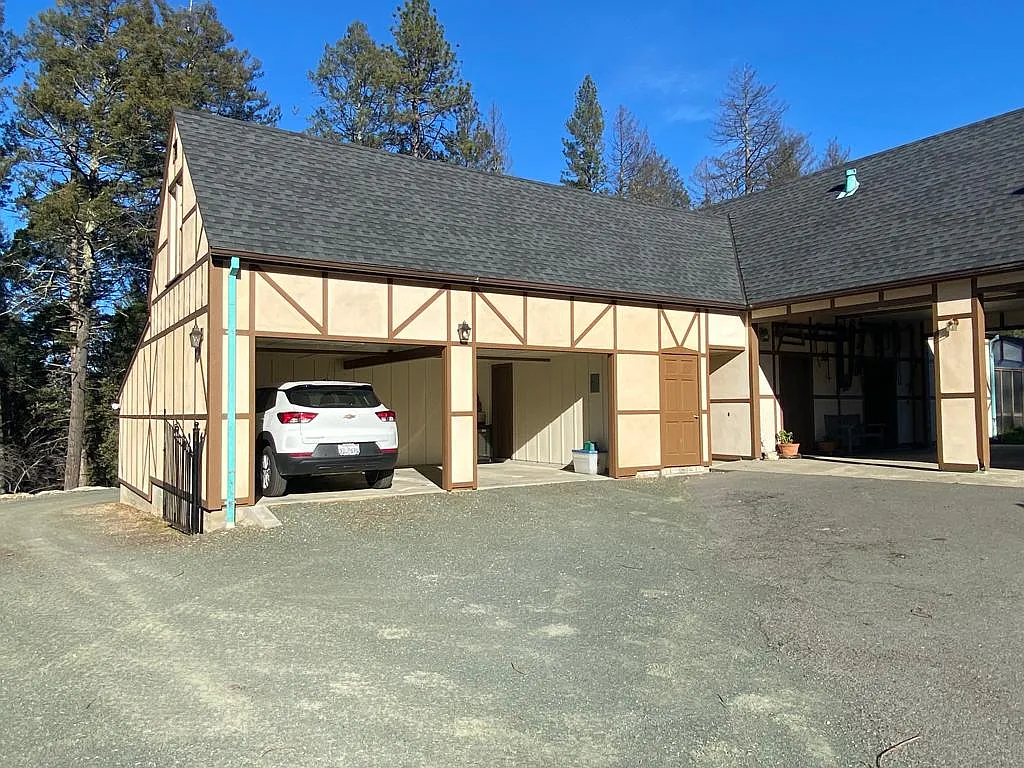Building Photo - 1415 Howell Mountain Rd