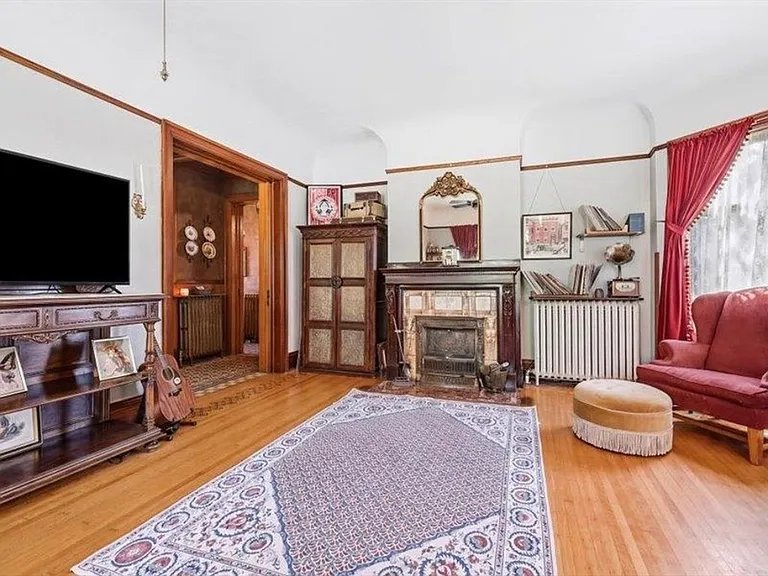560 W 11th St — Photo 25