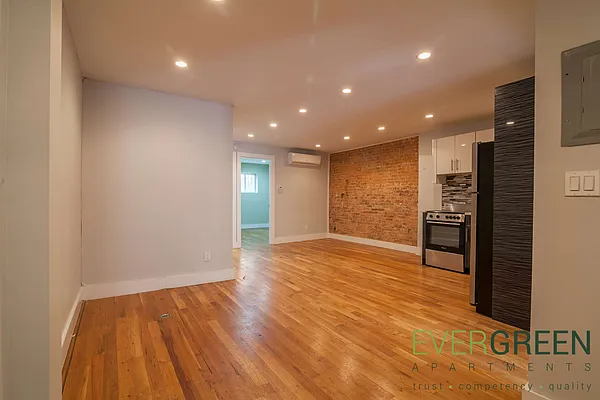 Rented by Evergreen Apartments BK | media 9