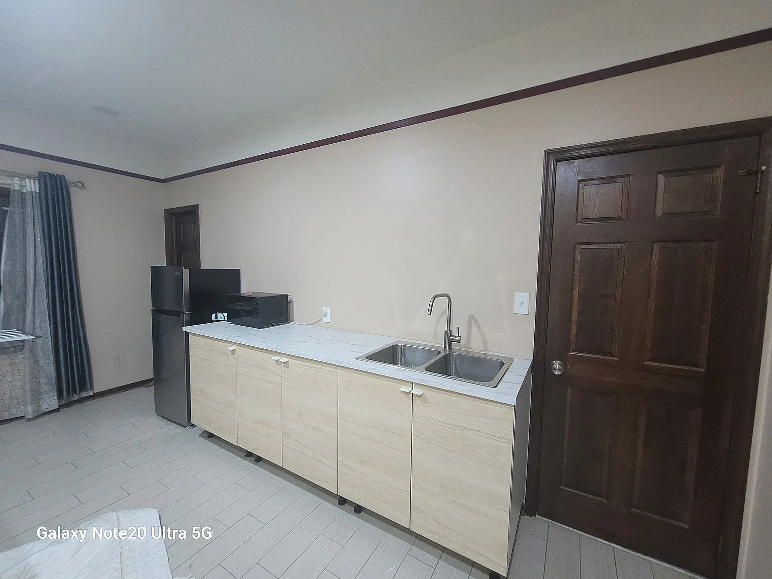 1 bed, 3200 sqft, $1,300 — Photo 2