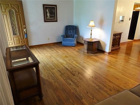 3rd image of 134 Firwood Dr