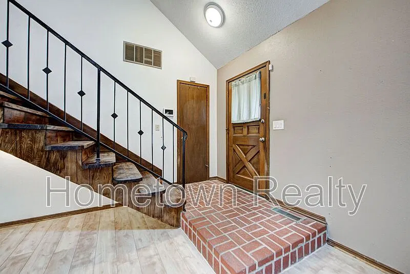 4 bed, 2.0 bath, 1894 sqft, $1,750 — Photo 4