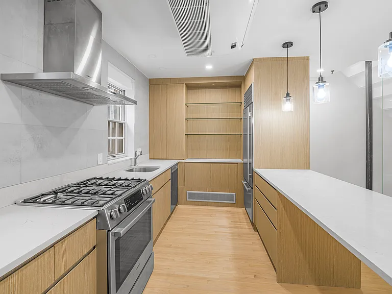 19 1st Ave #3 — Photo 7