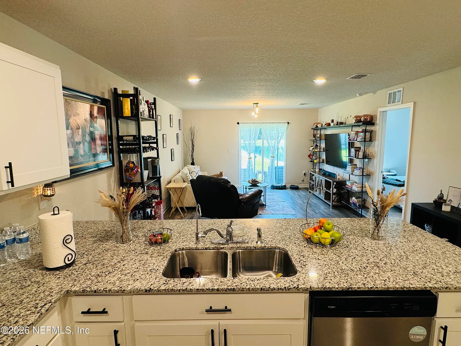 3 bed, 2.0 bath, 1185 sqft, $1,850 — Photo 2