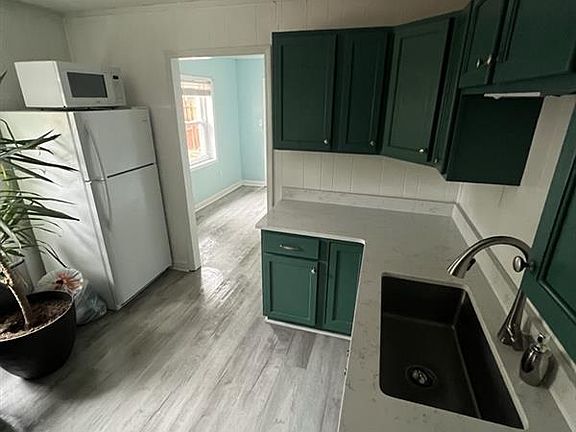 Solid Surface Countertops. Deep Farmhouse Sink