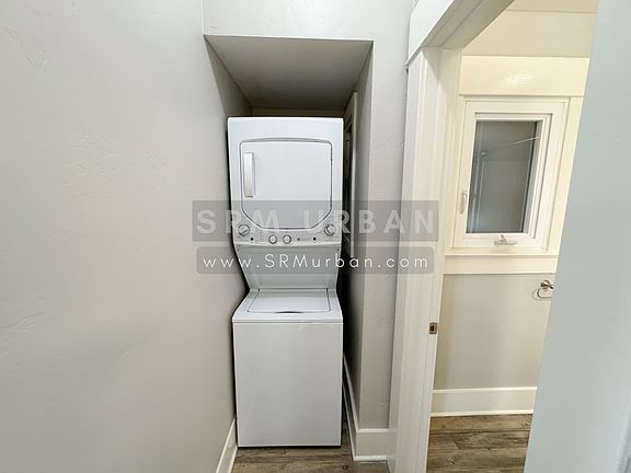 3rd image of 2027 Front St #1
