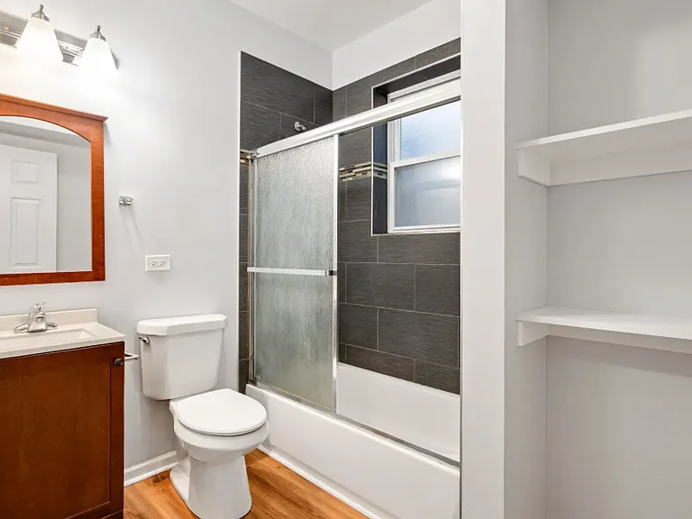 1812 S Throop St #1R — Photo 11