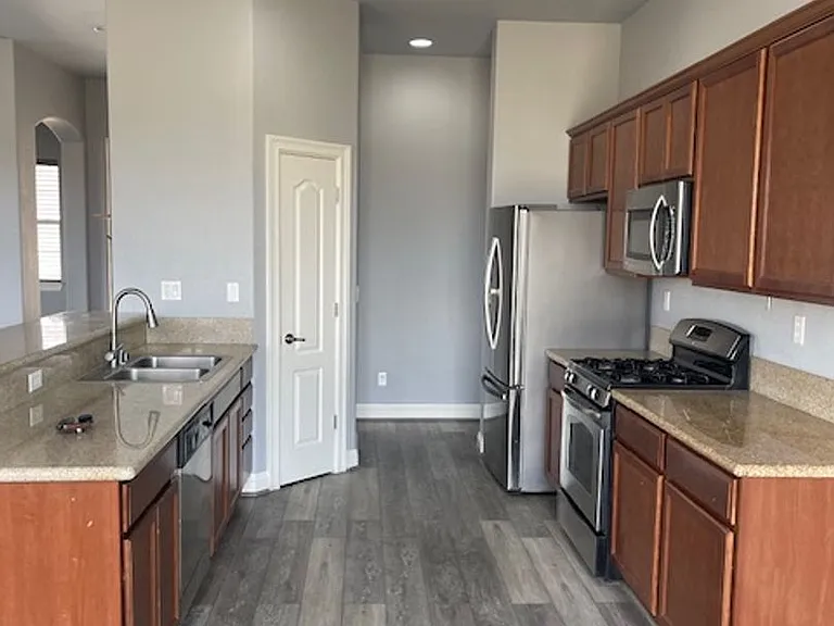 557 Dry Creek Trl — Photo 8
