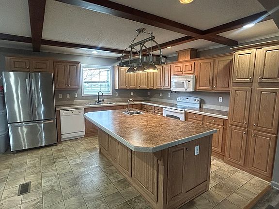 5th image of 153 Pine Glade Rd