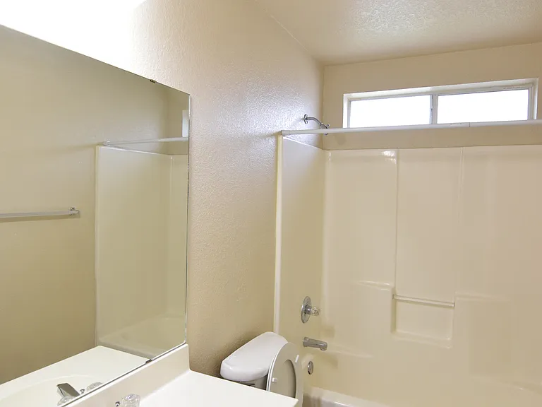 2107 Miller St — Photo 16
