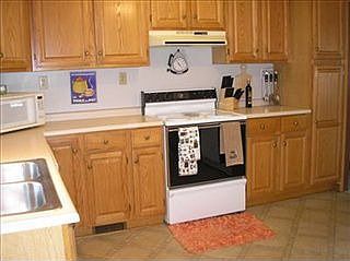3rd image of 1091 Circle Dr