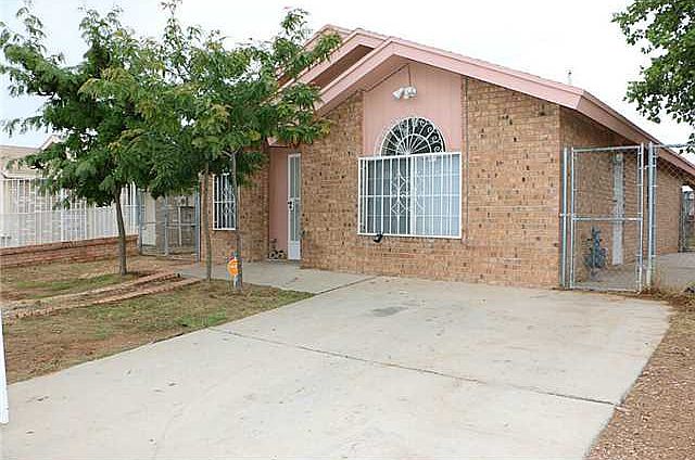 1st image of 11937 Royal Woods Dr