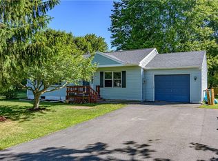 75 Davis Pkwy, Clyde, NY 14433