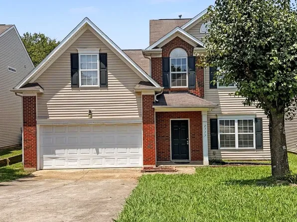 2717 Forest Grove Ct, Charlotte, NC 28269