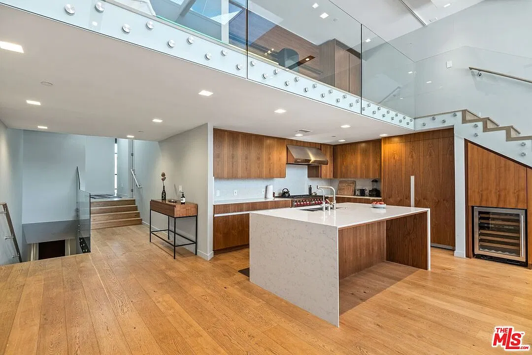 4 bed, 3.5 bath, 4177 sqft, $60,000 — Photo 4