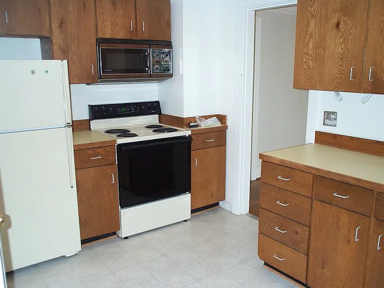 316 NE Longwood Pl — Photo 4