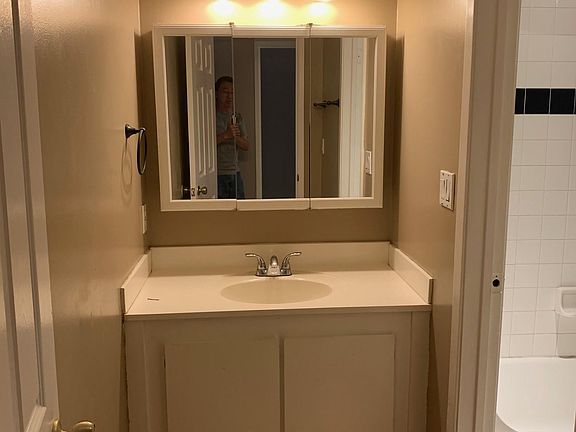 4th image of 304 Tradewinds Dr APT 3