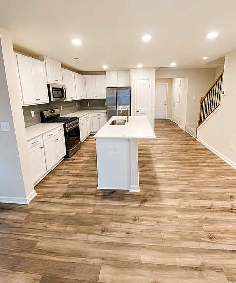 139 Triumph Ave #C — Photo 4