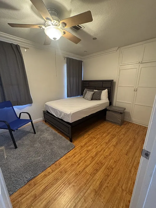 3 bed, 1900 sqft, $1,100 — Photo 1