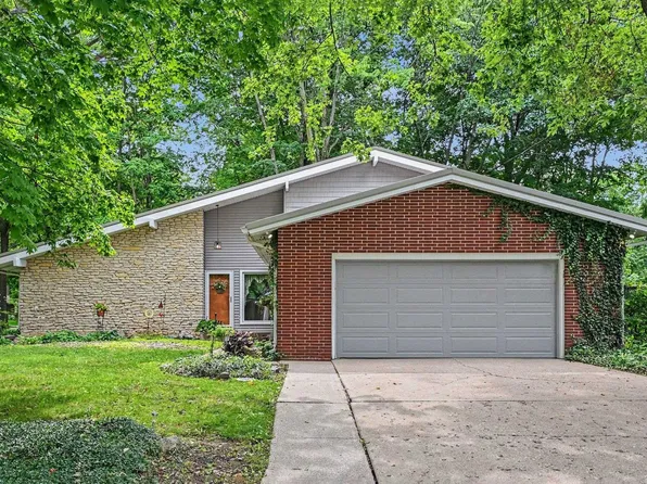 1 Meadow Ln, Nappanee, IN 46550