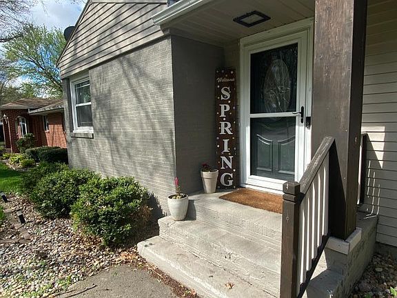 4th image of 905 E Division St