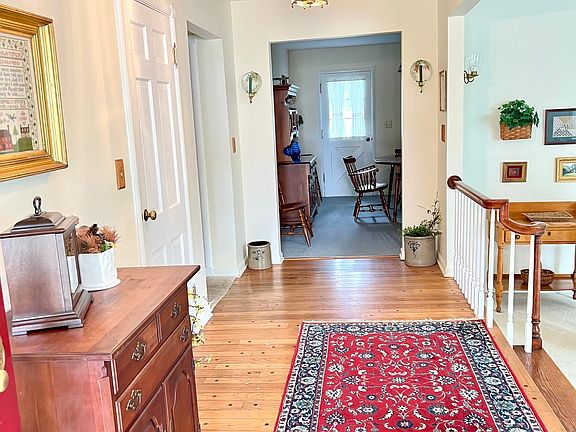3rd image of 1025 Maple Dr
