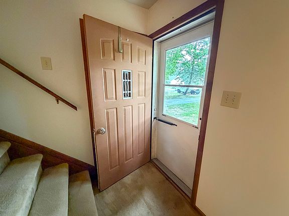 3rd image of 128 Holly Dr