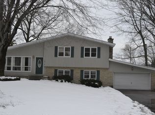 1816 Bonneville Dr, Norton Shores, MI