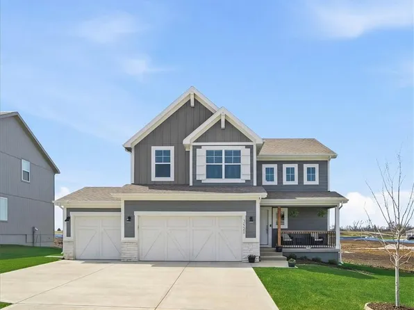 3522 SE Corbin Dr, Lees Summit, MO 64082